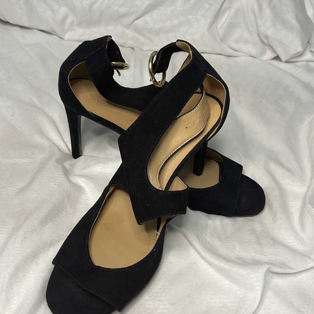 Shoes - Picture 1 of 3